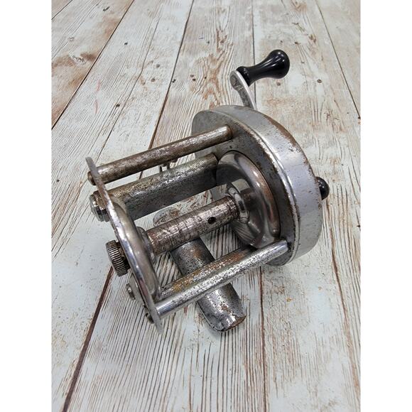 Vintage South Bend Model No. 790 Smoothcast Direct Drive Fishing Reel - Picture 5 of 8